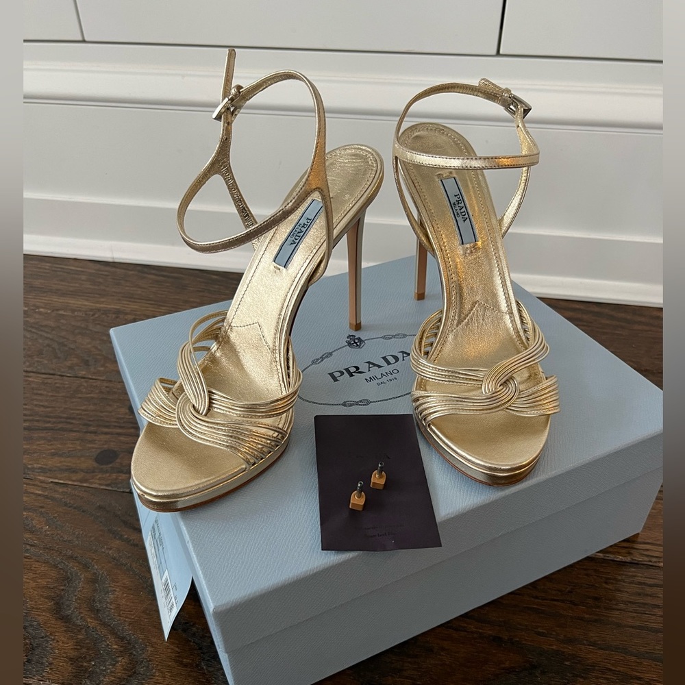 Prada Calzature Donna Strap Heels - WORN ONCE w/ extra heel cap size 39.5 Jan 19
